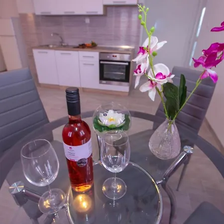 Bozi - With Pool Apartment *