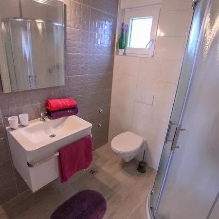 Bozi - With Pool Apartment